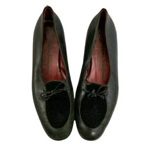 Vintage Salvatore Ferragamo black leather flats